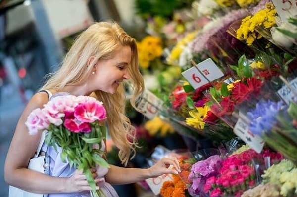 Cách bảo quản hoa tươi - Lựa chọn hoa cẩn thận