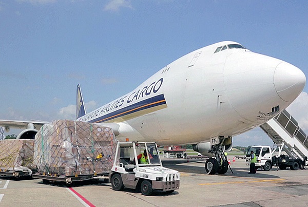 Vận chuyển hàng hóa nặng bằng đường hàng không